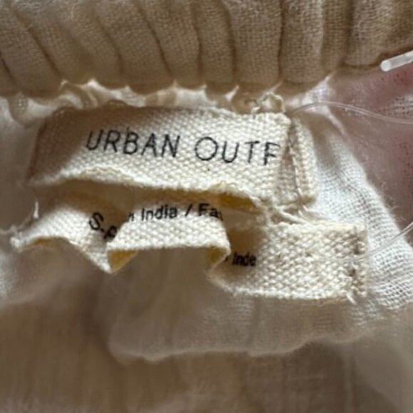 Urban Outfitters -  Embroidered Balloon Sleeve Blouse - Picture 3 of 3